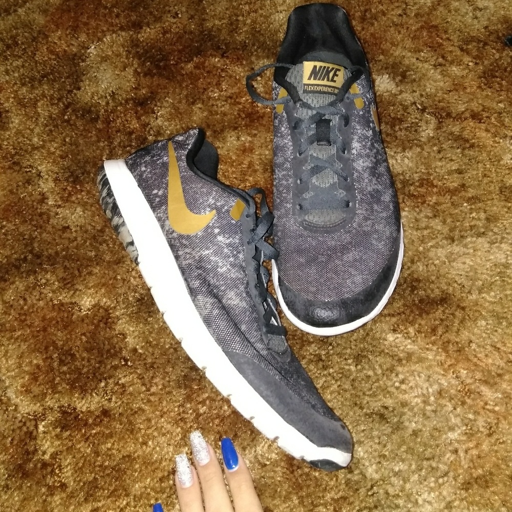 Shoes - Picture 4 of 4